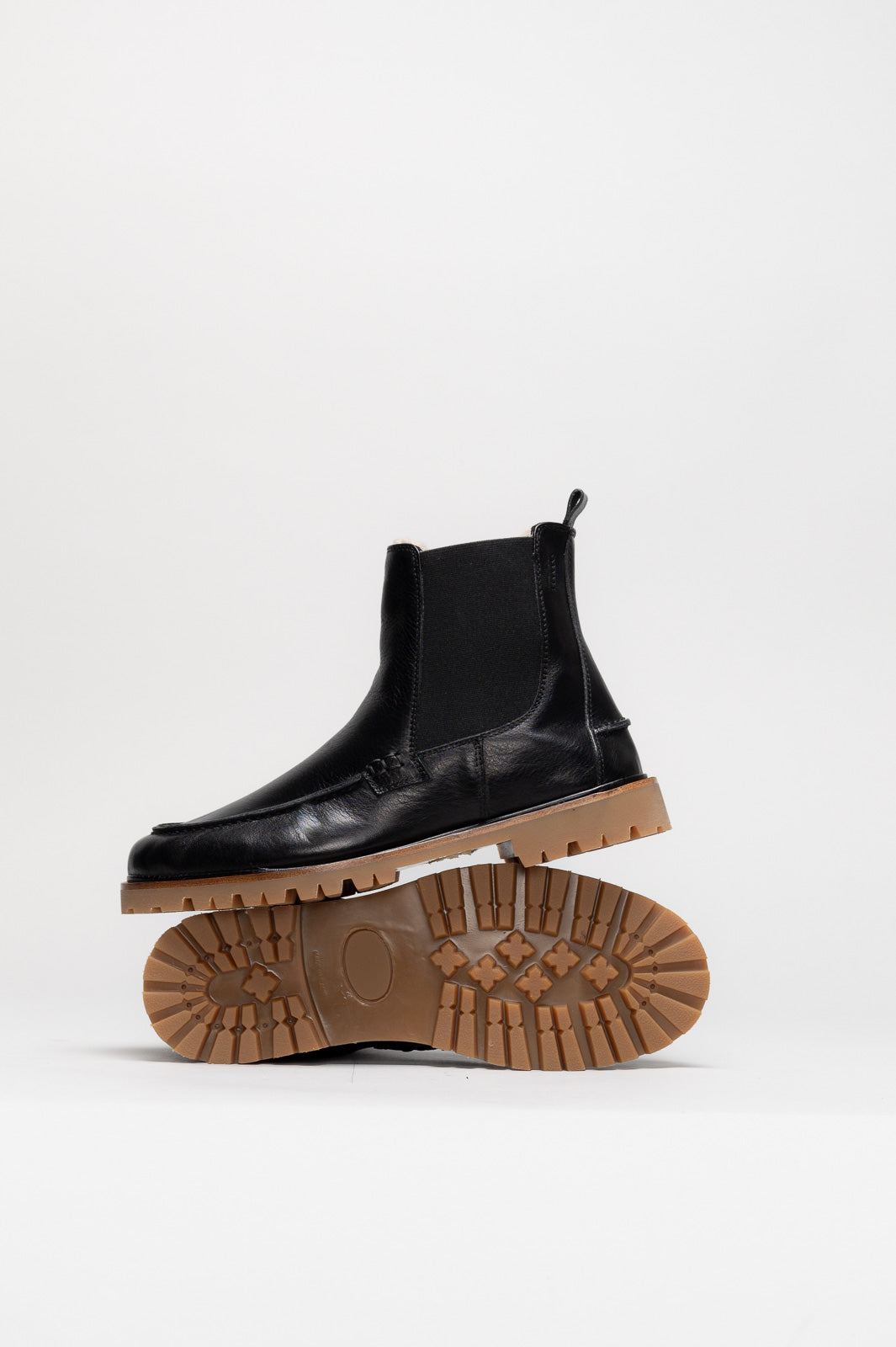 Shearling Boot Otterproof | Rustic Black Calf Leather