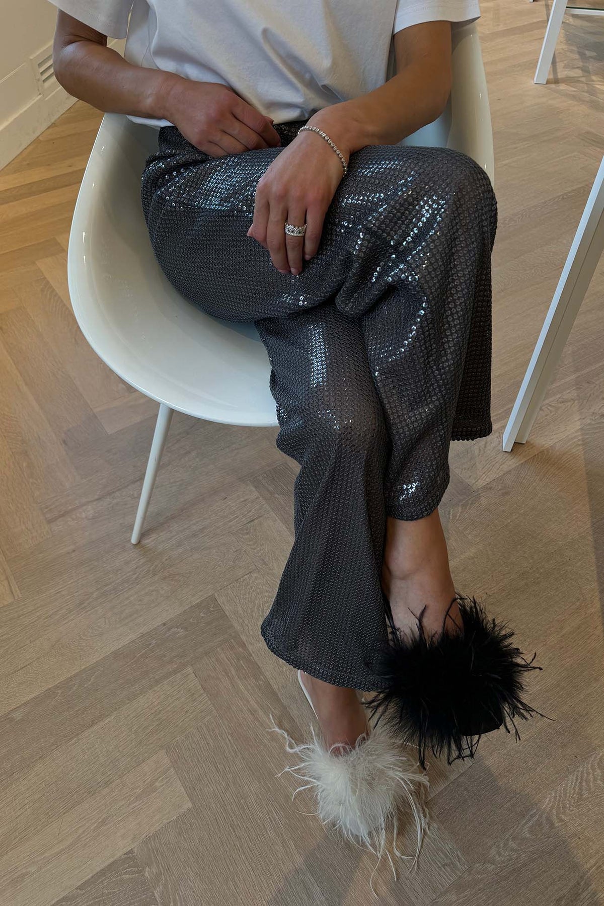 Sandal Louise 084 | Black Leather & Feathers