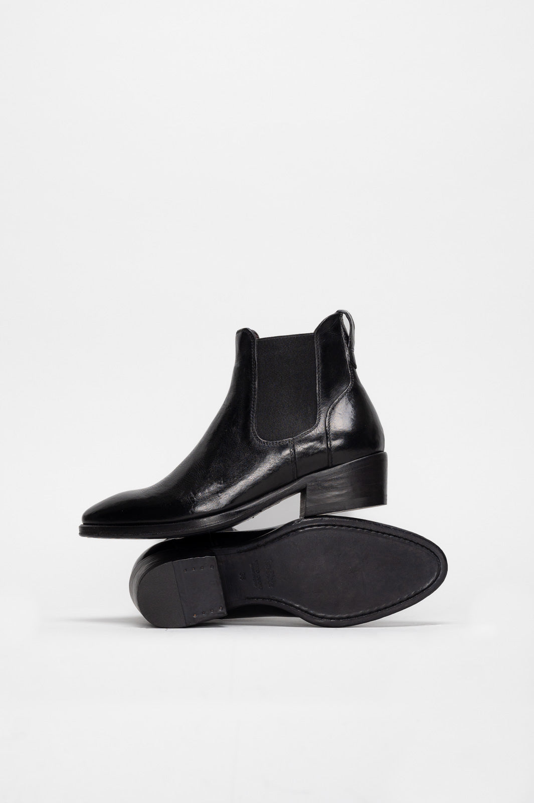 Heeled Boot Scarpina | Rustic Black Buffalo Leather