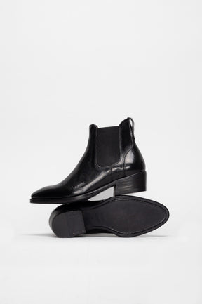 Heeled Boot Scarpina | Rustic Black Buffalo Leather