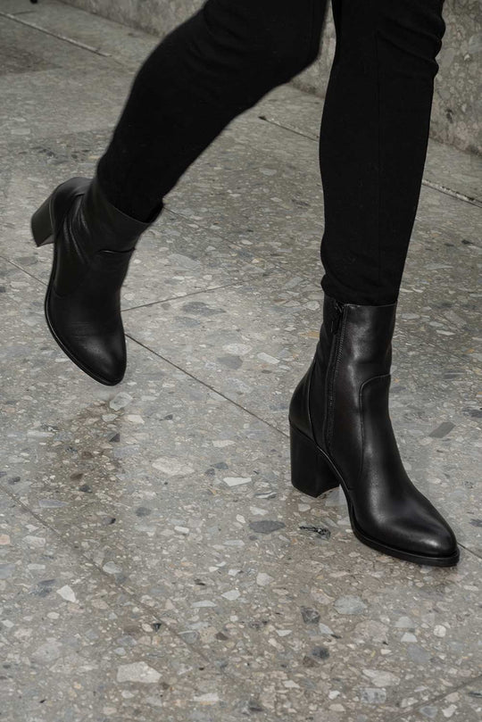 Signature Ankle Boot 8cm | Black Calf Leather